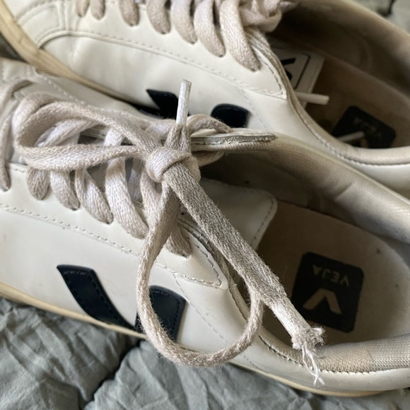 VEJA Campo Logo Sneakers - Picture 7 of 15